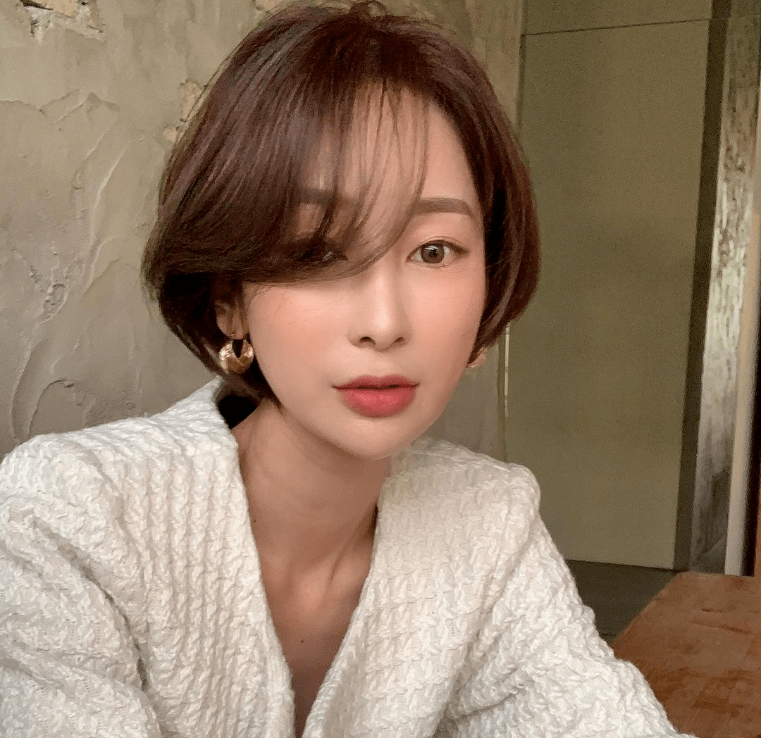 姐姐超短发._发型_中国_人类