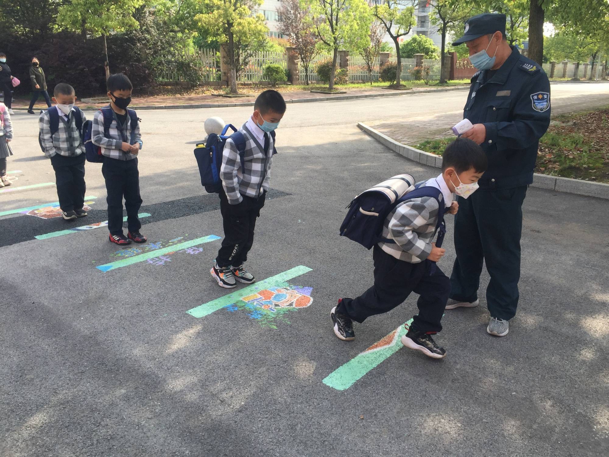 图集学校复学安徽一小学绘制防护创意一米线