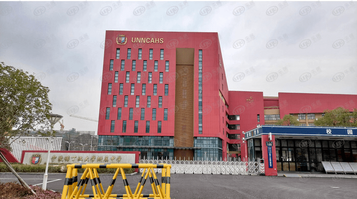 6公里,周边还有信懋中学,梅墟中心小学,宁波国家高新区求实中学,鄞州