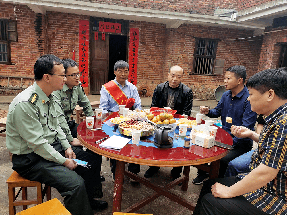 一人立功全家光荣于都贡江镇为荣立个人三等功现役军人家属送喜报