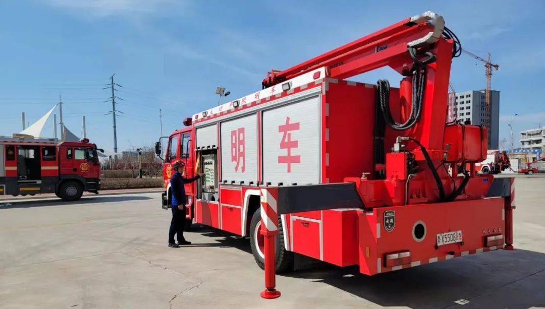 齐齐哈尔市消防救援支队特勤大队开展车辆装备实战效能测试