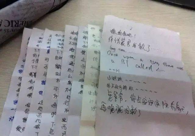 学生上课传纸条被老师截胡看到内容笑出眼泪