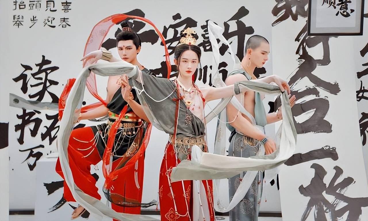 身材好却惨遭辱骂,诠释美必须穿着保守吗_coser_敦煌_文化