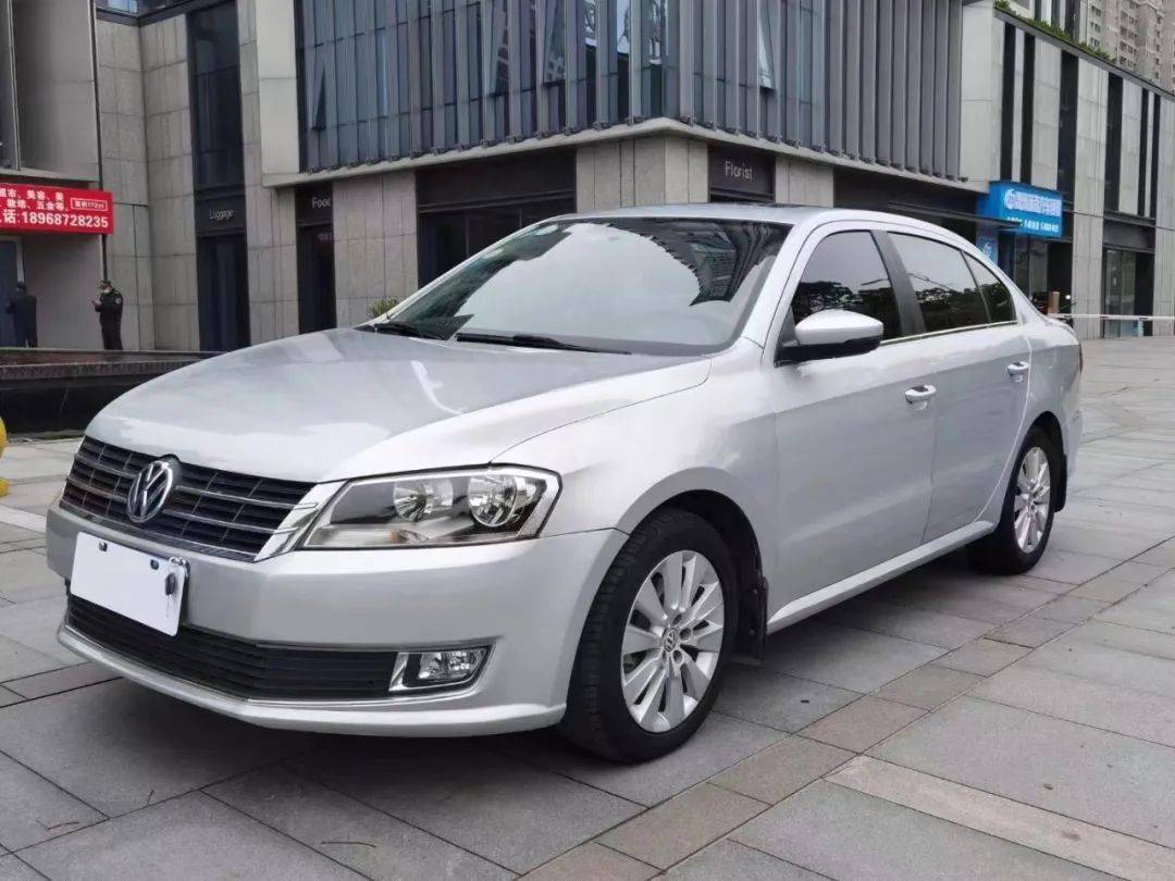 2014年大众朗逸16l自动天窗版一手精品车