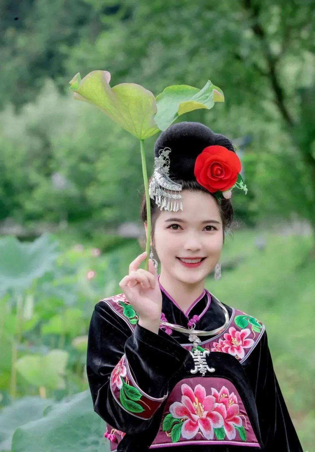 苗族便装苗装于每一个苗族儿女来说,是家,是爱,是文化,更是传承,世