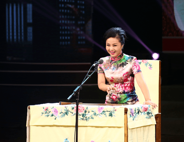 谭敏二级演员,中国曲协会员,江苏省曲协会员,扬州市曲协理事.