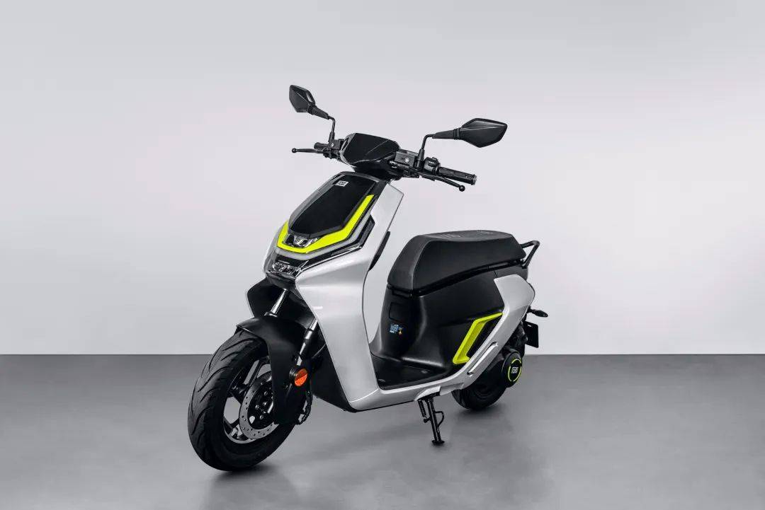 从这两款车的定位可以看出,cfmoto瞄准的是新能源玩乐领域,而极核则