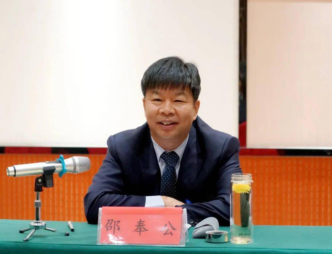 邵奉公,李勇等县领导参加人大代表分组审议