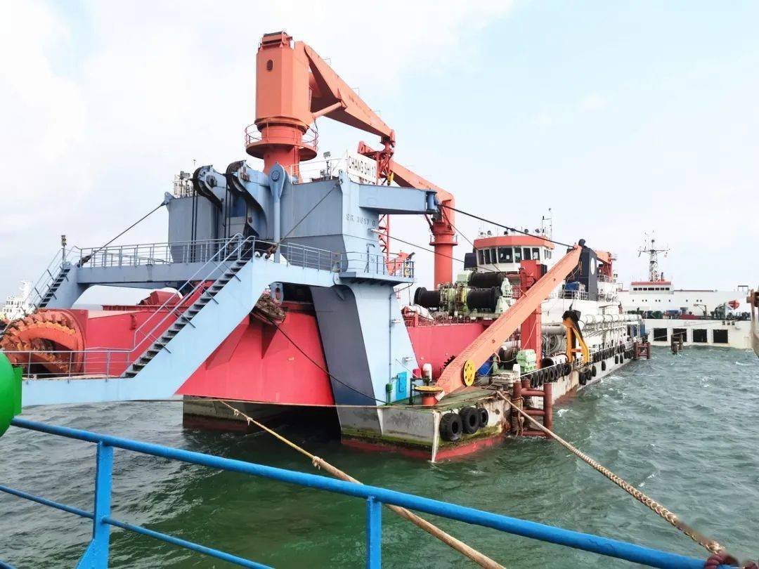 振华28轮完成半潜浮装作业