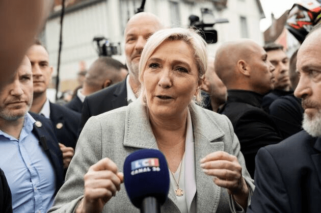 Do I need to wash my hair that has been sprayed with hairspray on the same day_Le Pen_What should I do if I can’t wake up after spraying with delay spray?