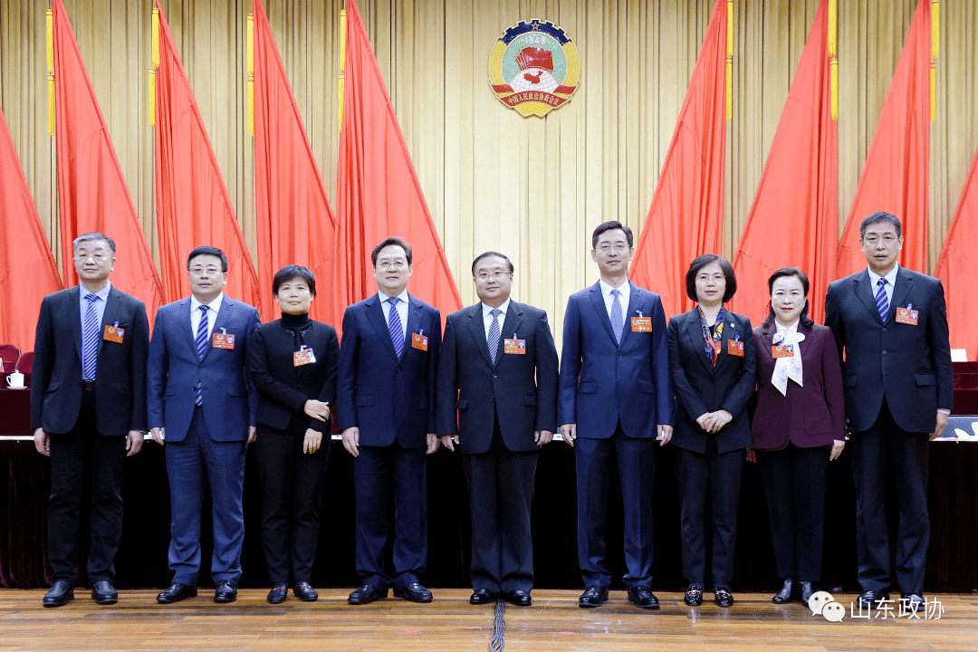 王薇主 席:李鸿雁崂山区秘书长:高正波副主席:吕伟烈,朱光亮,徐敬青