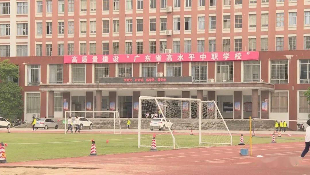 此次被职业本科学校录取的学生里面,1人来自英德市职业技术学校,1人