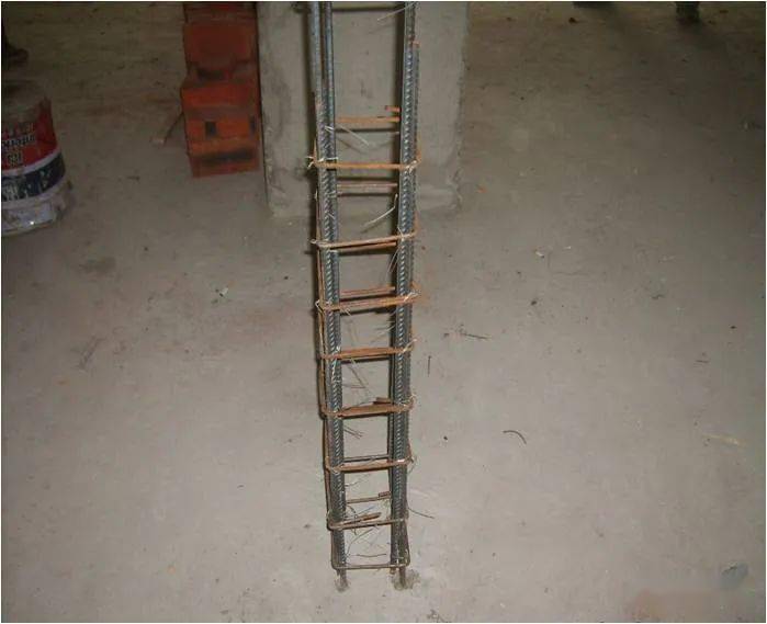 构造柱主筋连接采用搭接,搭接长度为67cm.