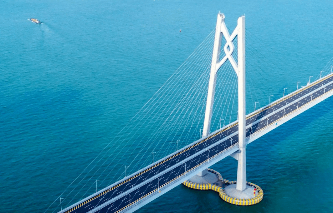 而港珠澳大桥的总设计师表示,中国完全有建造台海大桥的实力.