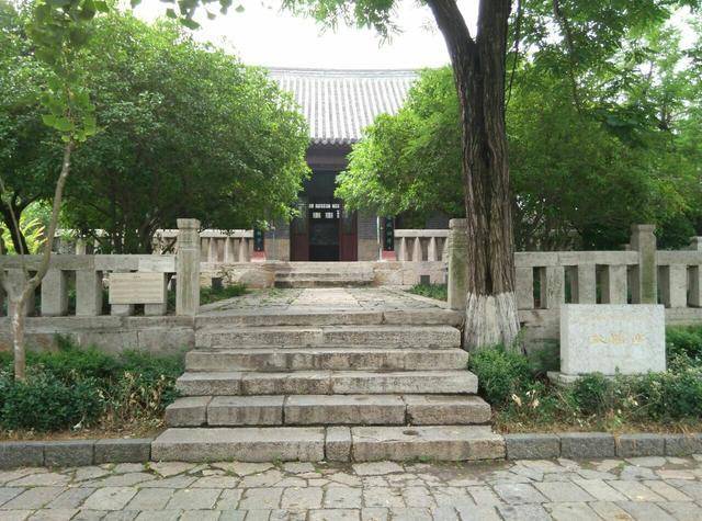 因两只白鹤而名声大噪_放鹤_张山人_庭院