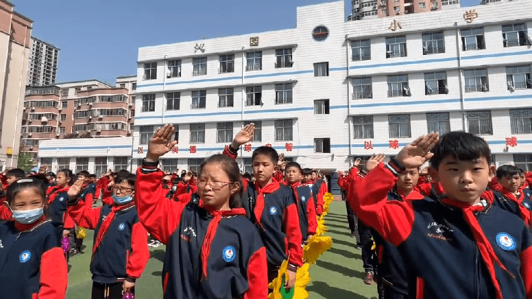 足球飞旋 踢出未来—平顶山市湛河区沁园小学第十三届"校长杯"班级