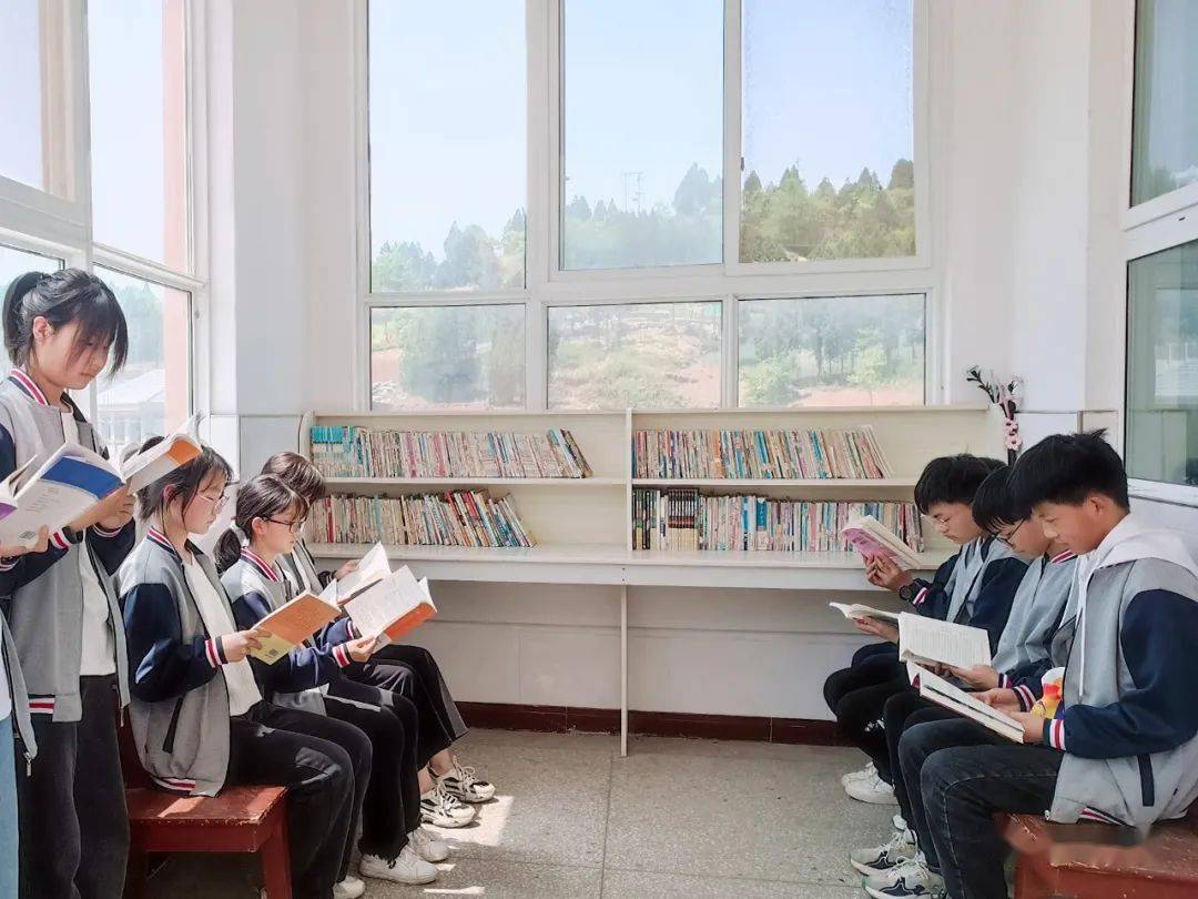 湖北郧西书香校园让学生随心所阅