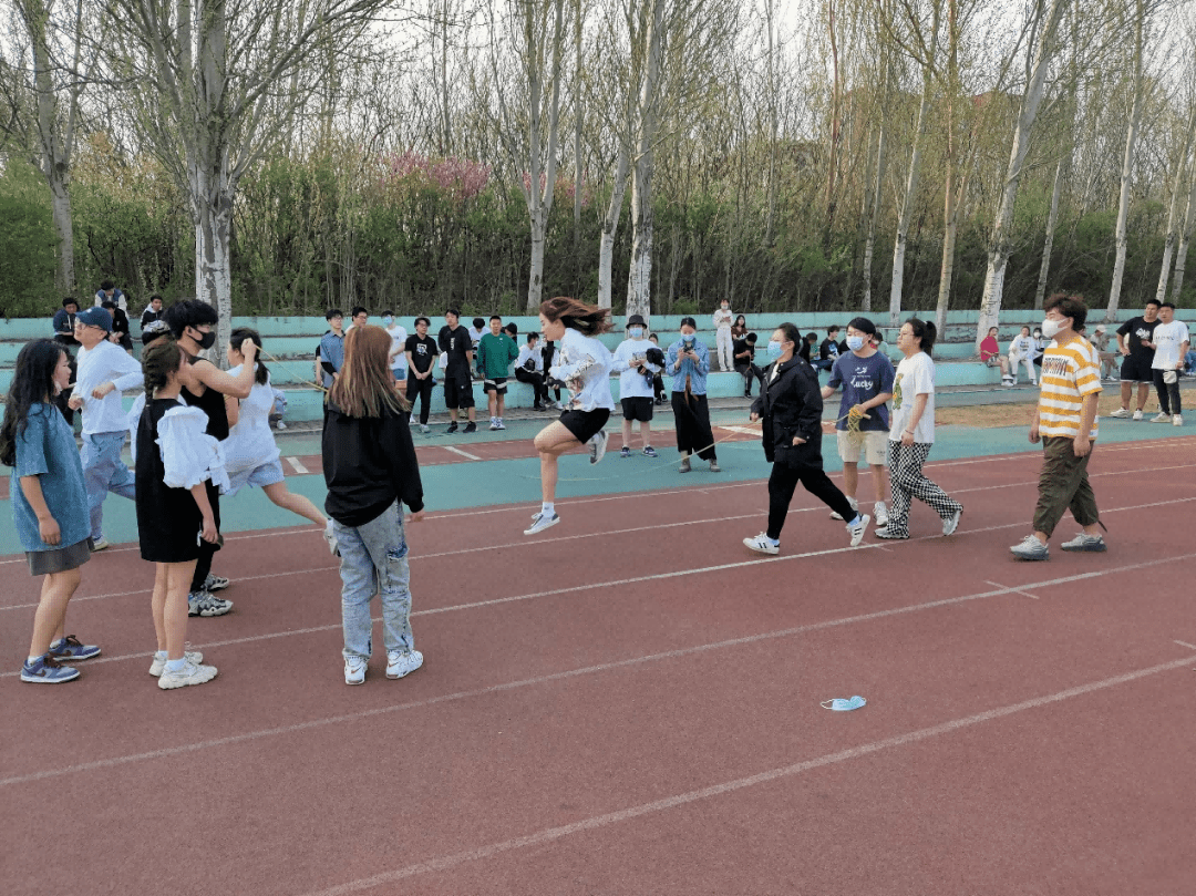 沈阳建筑大学举办建大"吉尼斯杯"趣味体育活动,600余名在校研究生