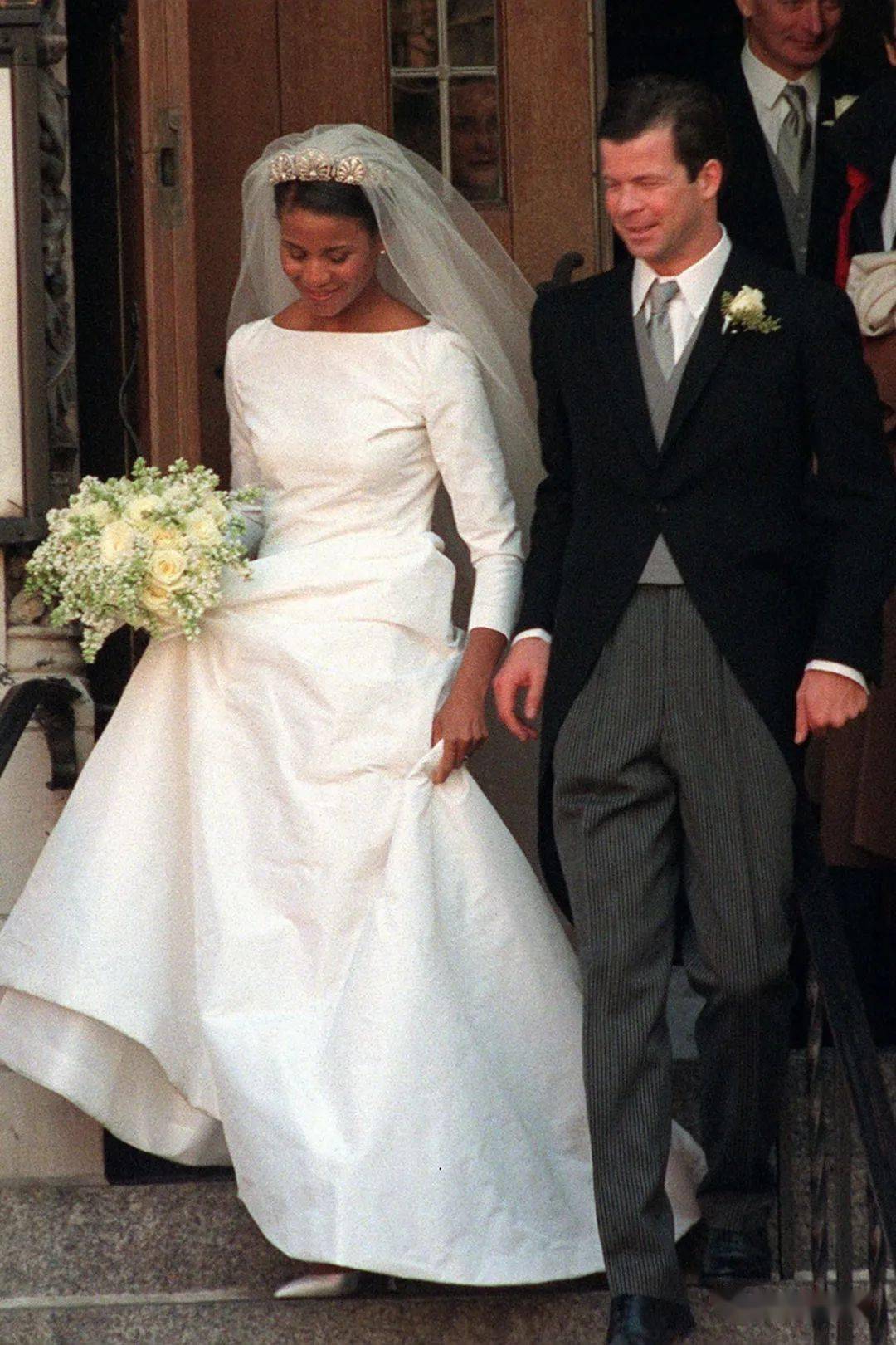 属于列支敦士登王室的藏品,是婚礼上必戴的传家宝,也意味着这位王妃