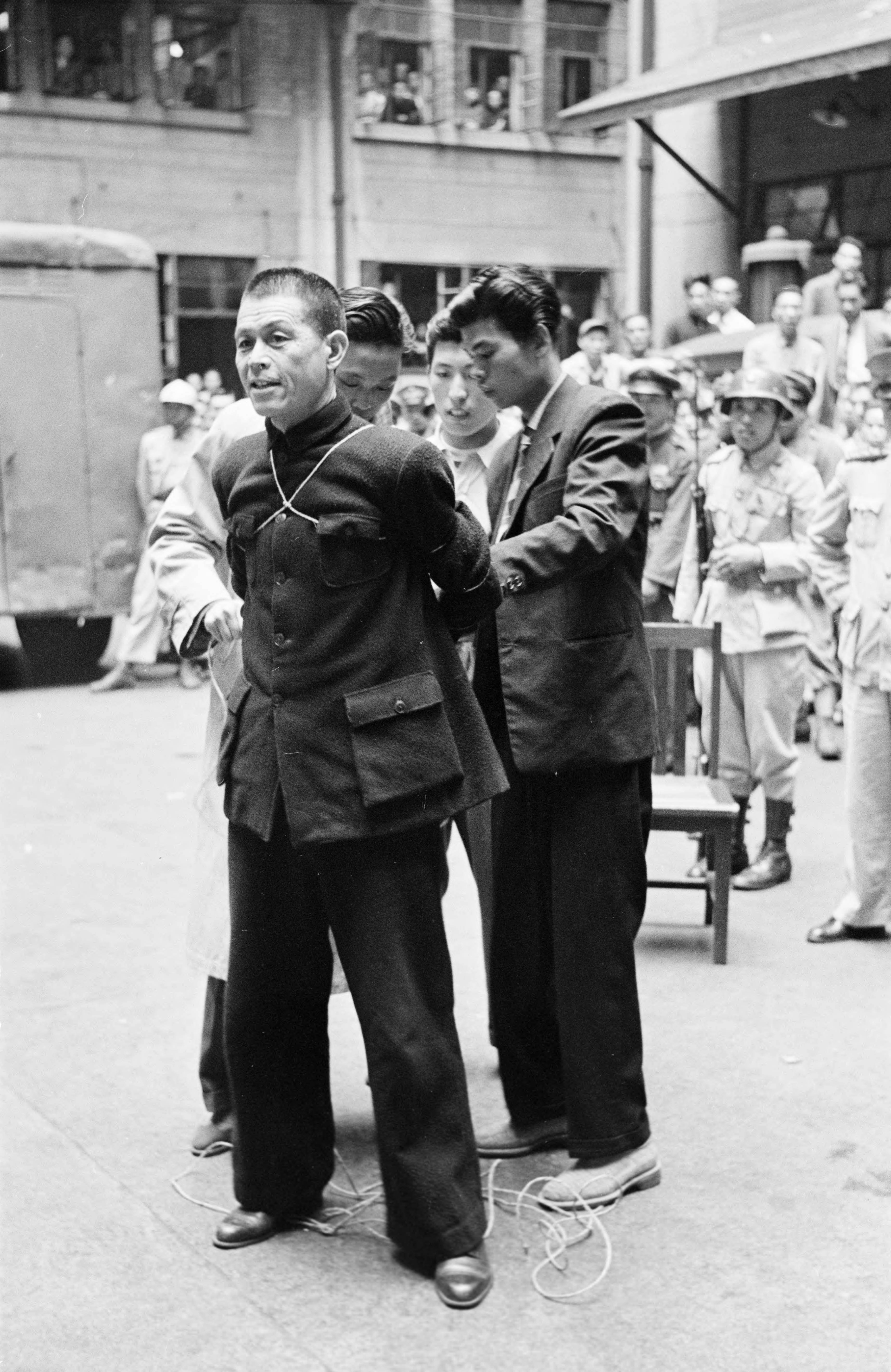 解密1949年上海枪决照片，五位囚犯笑对死亡，他们究竟是谁？_陈惕庐_张达_国民党员
