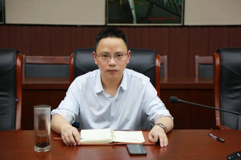 会上,公司党委书记,执行董事李芳军强调七方面的要求:一是要坚定信心