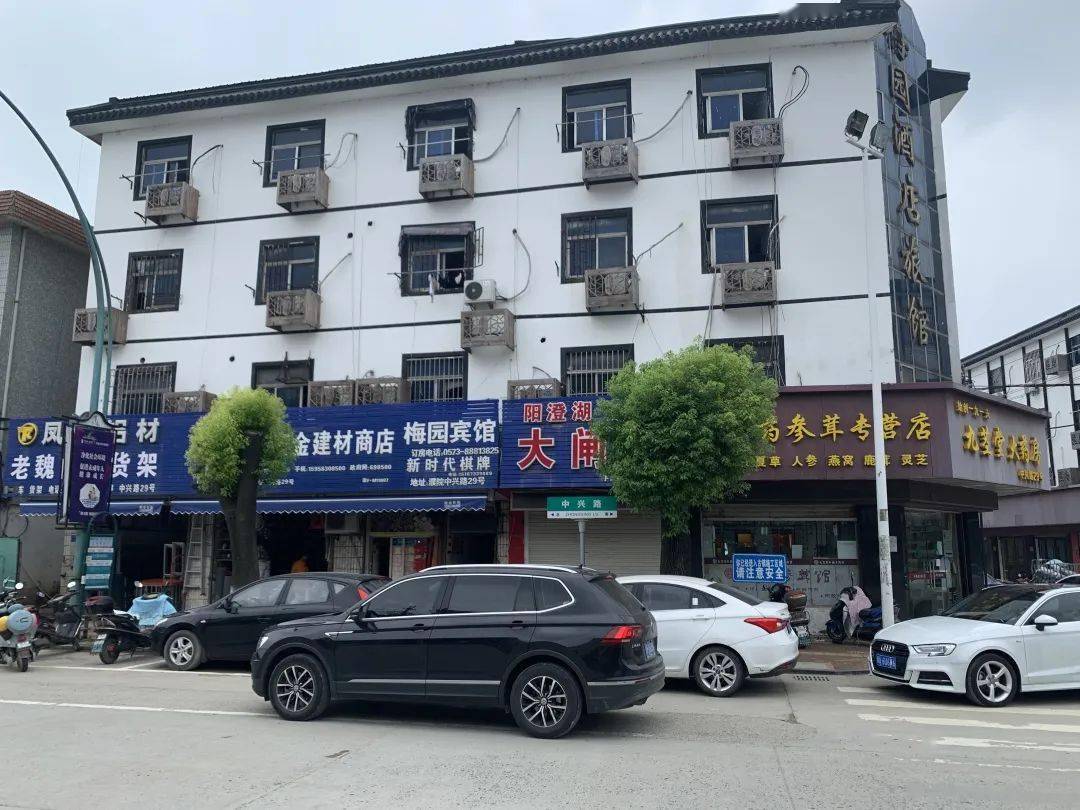 濮院镇打造高颜值文明示范街_改造_进行_道路