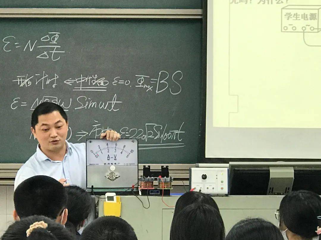 地开展初高中衔接教学,组织了一次有意义的两校区物理组联合教研活动。在俞晓云老师的安排下,高中组由林碧