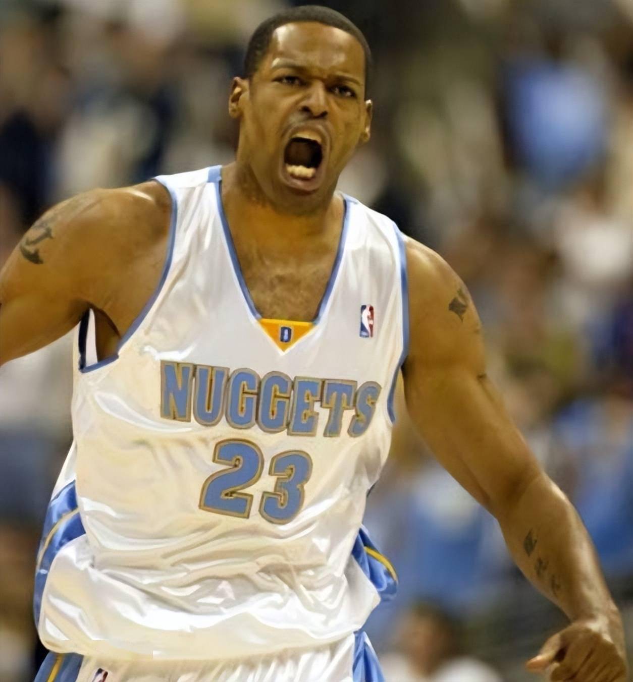 坎比是一个天赋非常出色的球员,不仅个子高,臂展也出色,弹跳也好,但