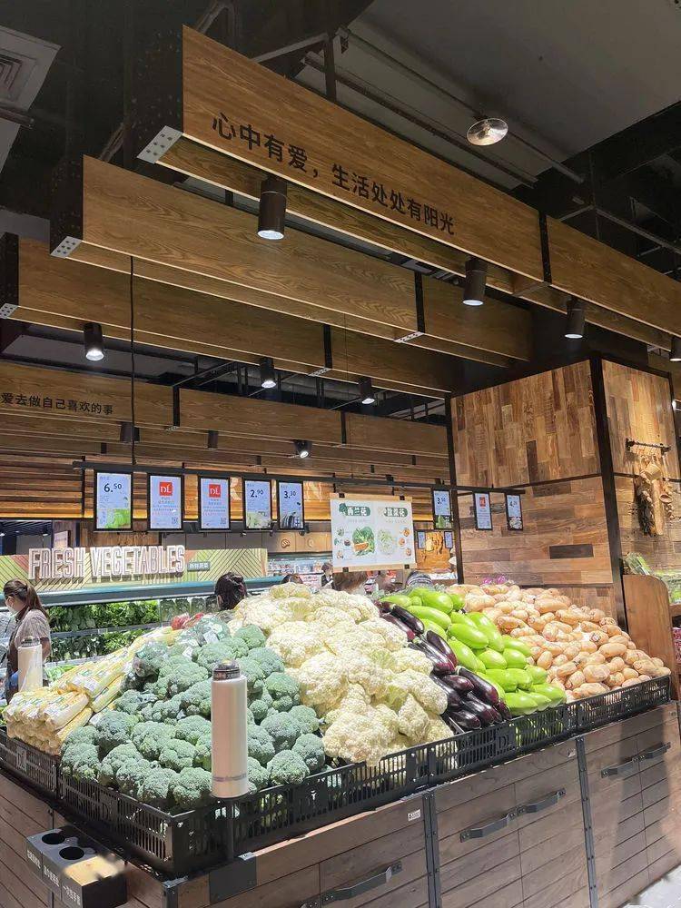 低调开业胖东来新店依然火爆老板亲自迎客网友老板堪称一线明星附现场