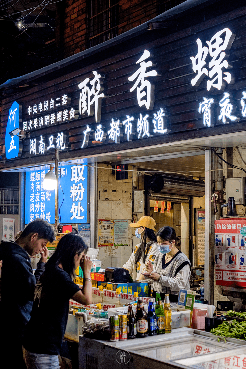 《南宁顶流美食街消亡史》_中山路_疫情_路口