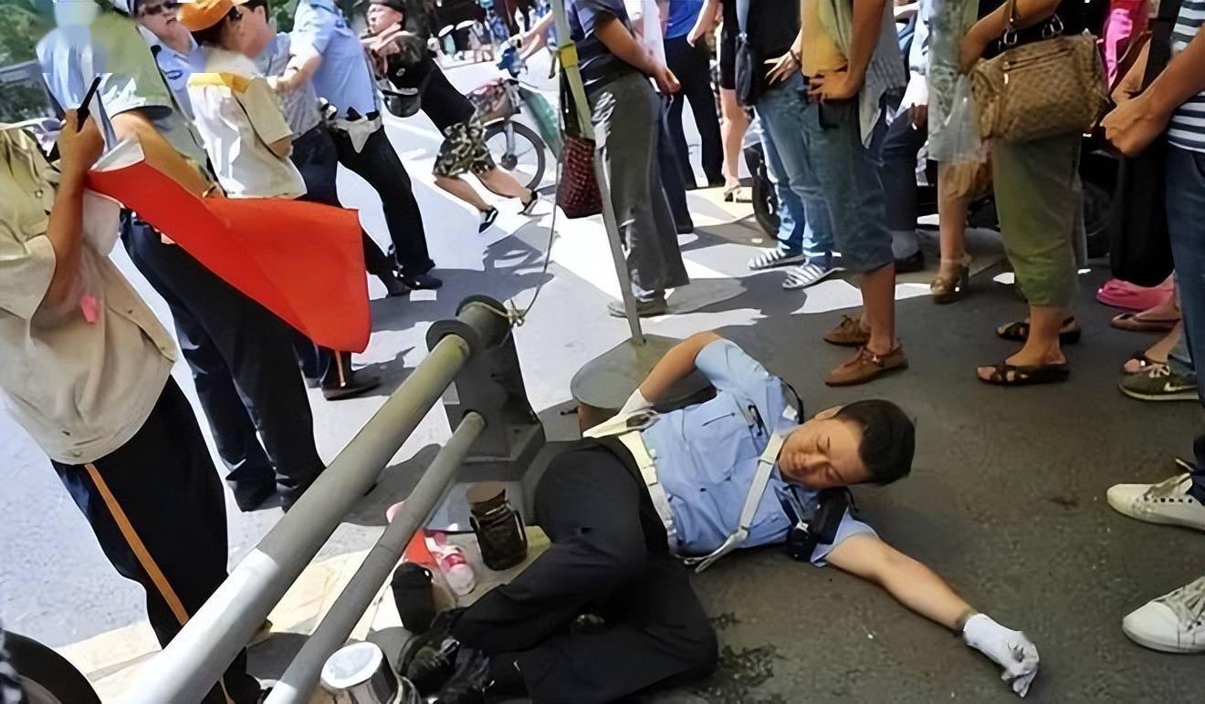 光天化日之下,打死警察,而且还叫嚣着自己有后台?