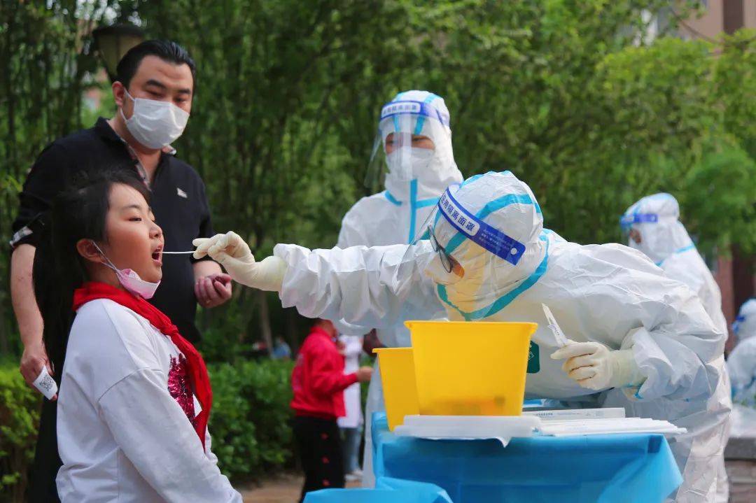 直击挑灯夜战2小时8475人通州梨园防范区首轮核酸检测全部阴性