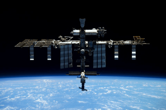 SpaceX首批4名太空游客启程回地球因恶劣天气滞留太空一周是什么体验？