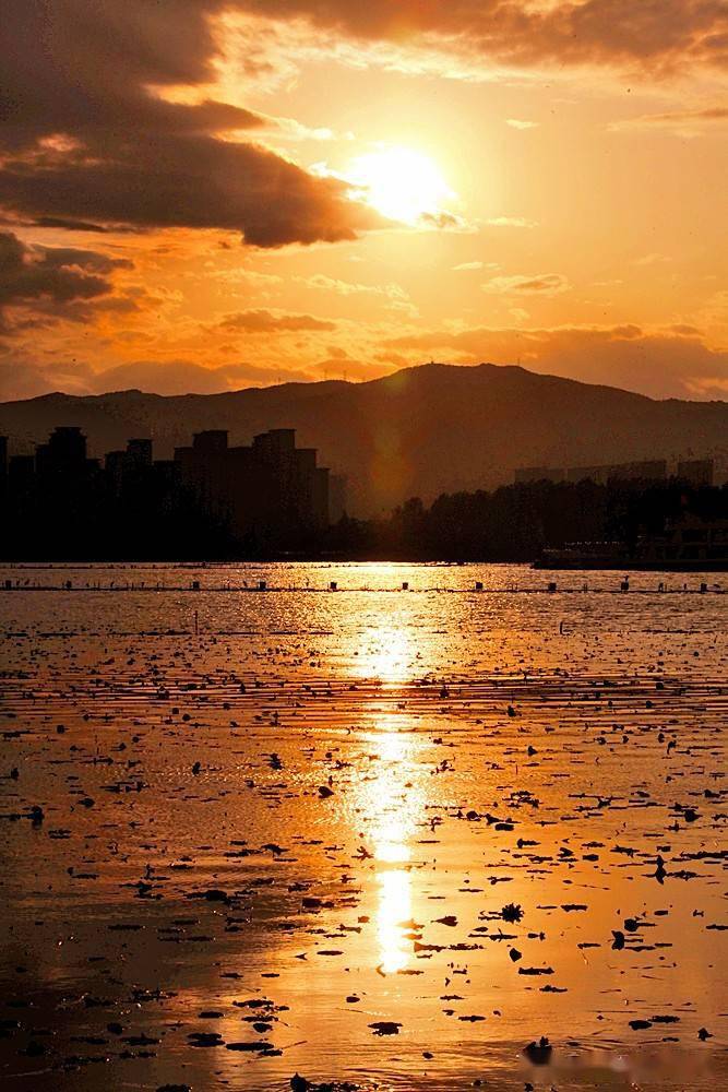 落日余晖——夕阳西下映大观