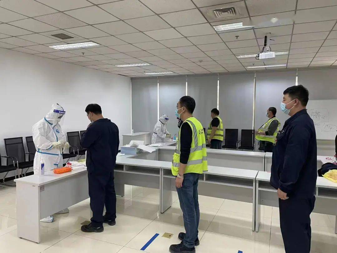 共筑疫情防线，区经信局迅速检查区内重点汽车企业核酸检测落实情况