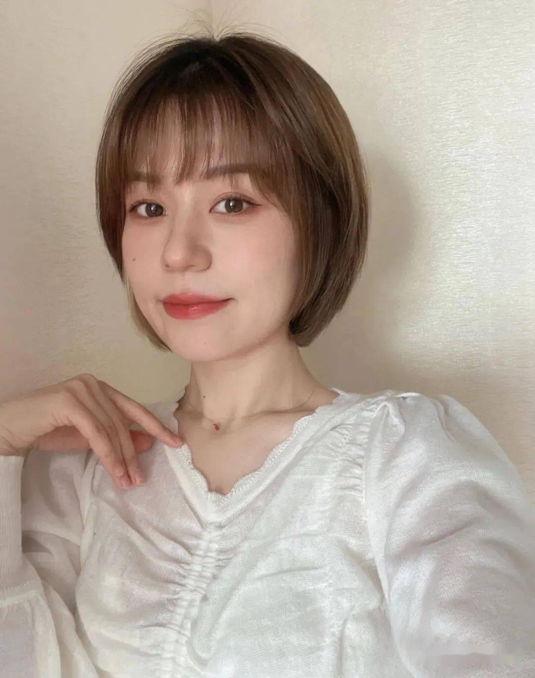 夏日单品,"职场挂耳式短发"._发型_中国_形象