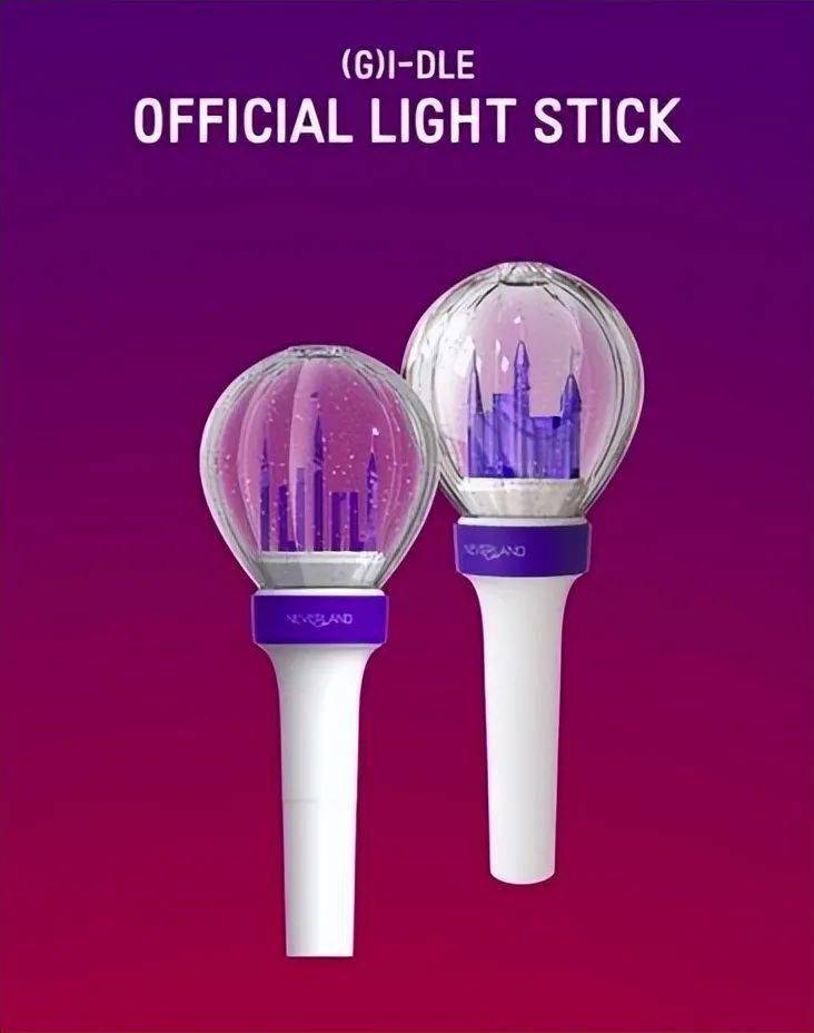 大家都知道圣枪哥是(g)i-dle的粉丝,而这个荧光棒也是(g)i-dle最具