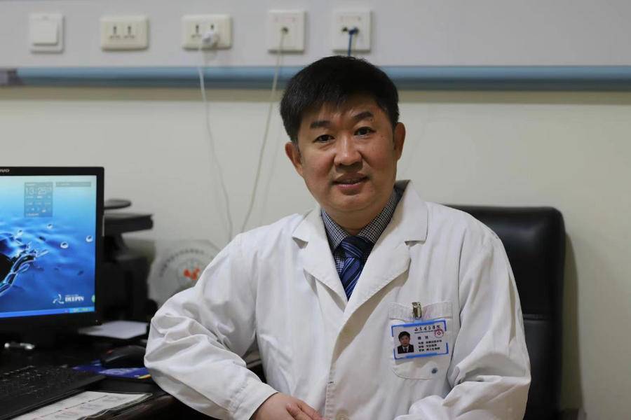 新突破山东省立医院傅强教授团队完成达芬奇机器人手术300例