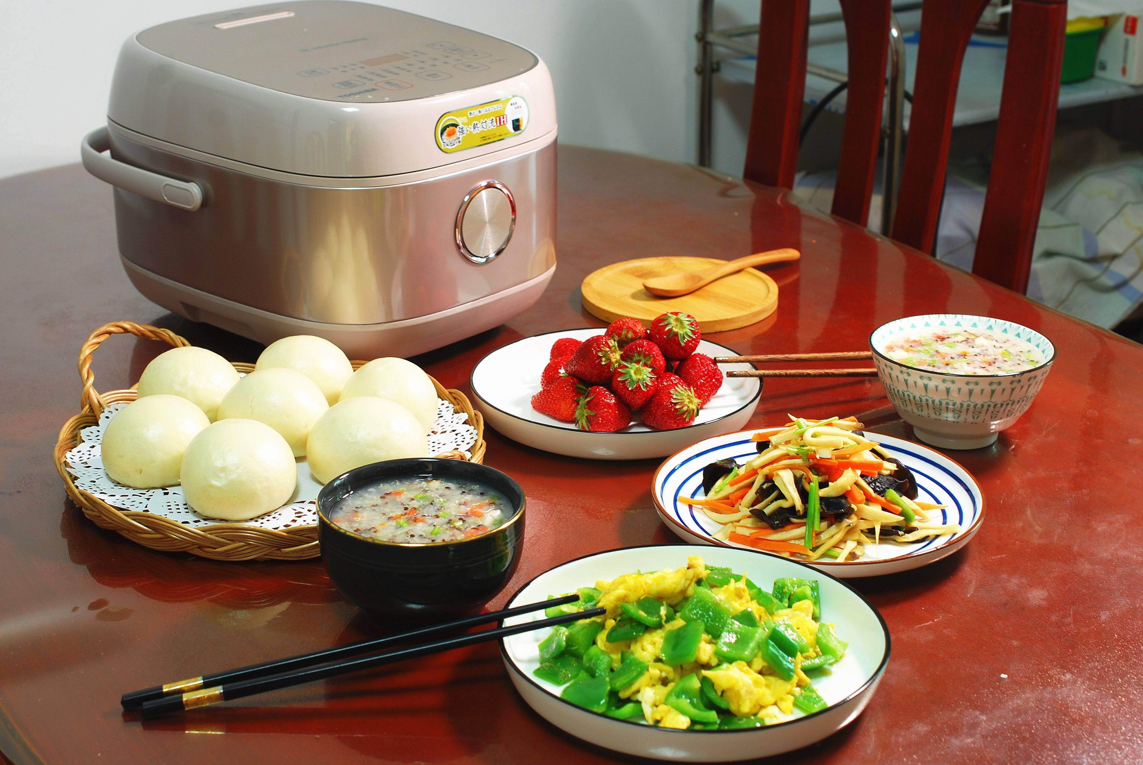 40岁老两口的晚餐,清淡又营养,网友:这饭菜80岁的人才吃_蔬菜_电饭煲