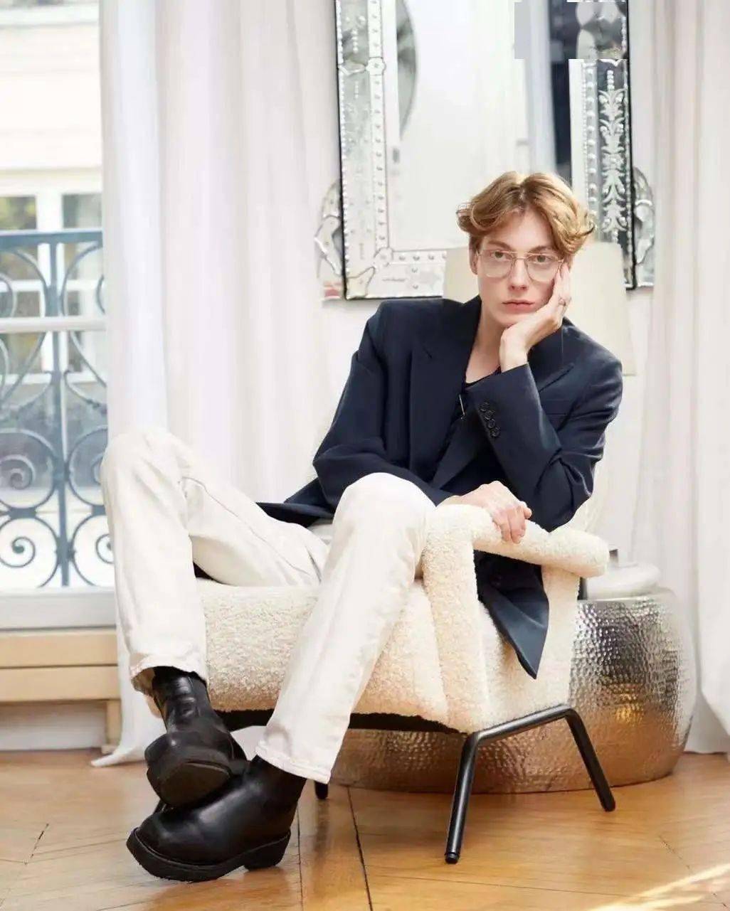 charles de vilmorin(以下就简称他查尔斯吧自探访过几十个巴黎女孩的