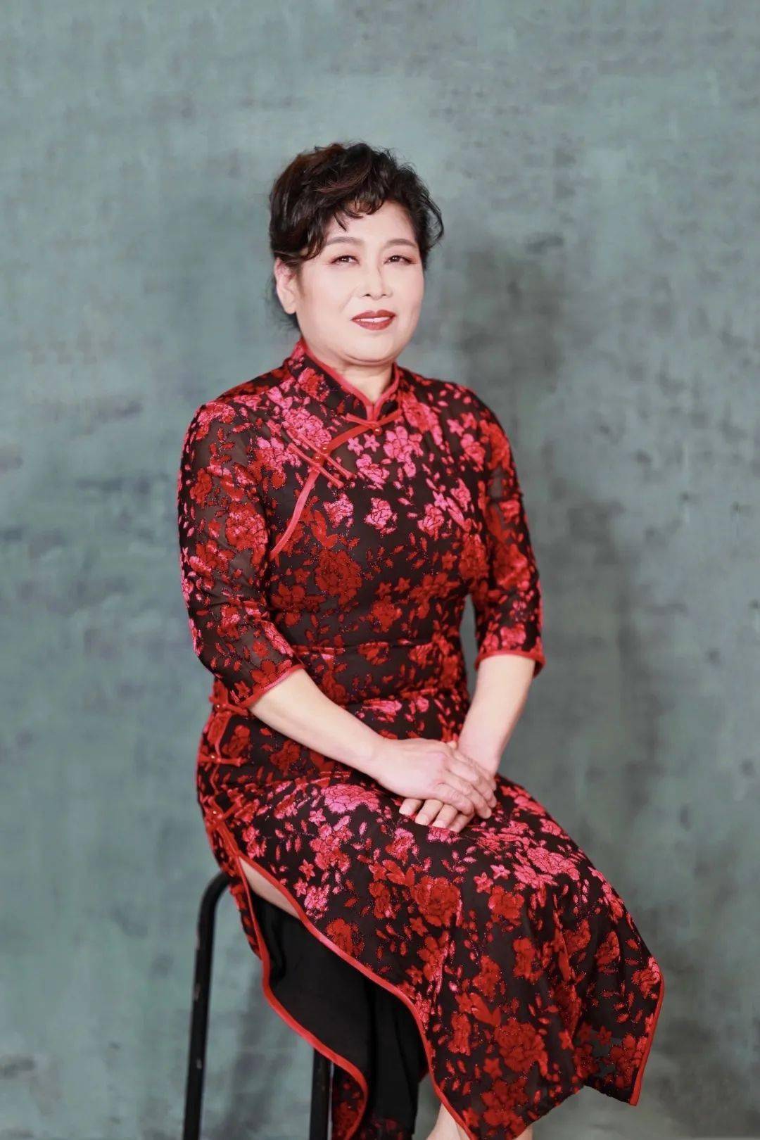 青岛艺术学校2019级人物形象设计班素人改造活动_大姐_旗袍_婚纱