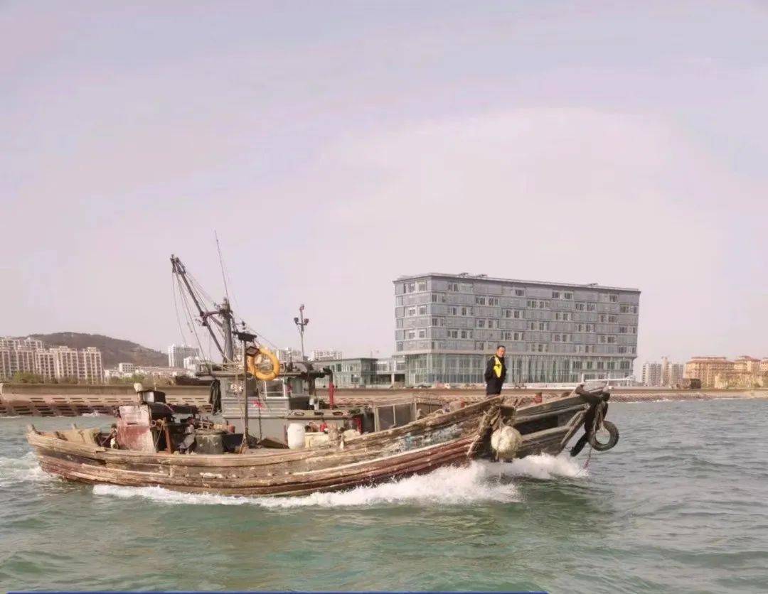 岚山区镇联动严防死守4艘三无渔船被查扣
