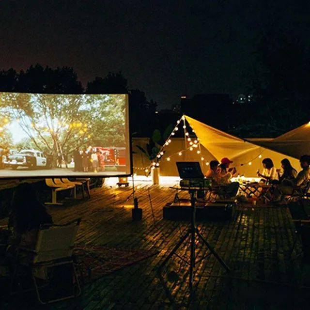 季节限定的落日咖啡馆也是天台露营电影院