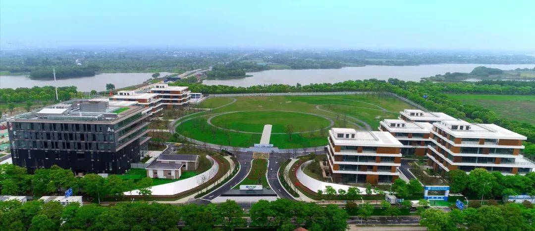 宛山湖核心区第一个投用的科创园区宛山湖生态科技城建设热潮全面掀开