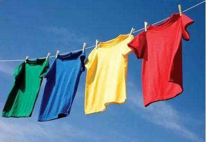 另外,即使使用了消毒剂,也要在太阳底下尽快将衣服晒干,这样才能避免