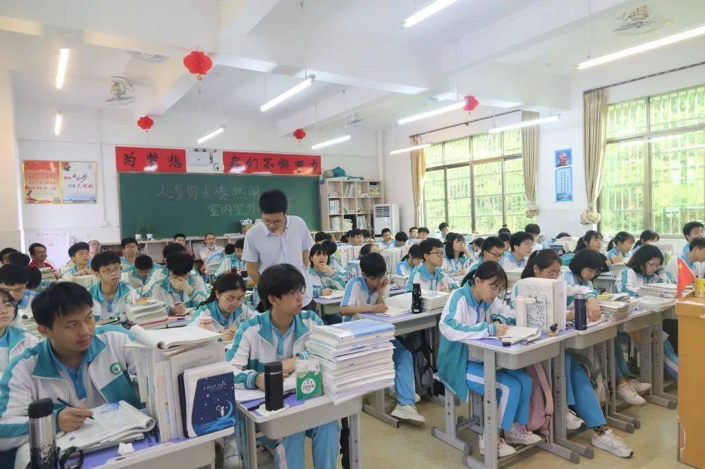 专题调研明方向精准施策促提升五华县教师发展中心到我校开展普通高中