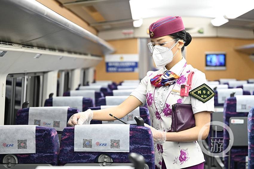 五一劳动节,坚守岗位的铁路人_邓娟_列车长_动车