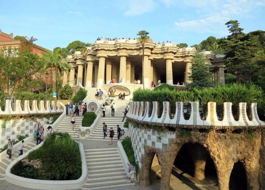 圣家族大教堂米拉之家他的主要作品有:在高迪的眼中,一切灵感来源于