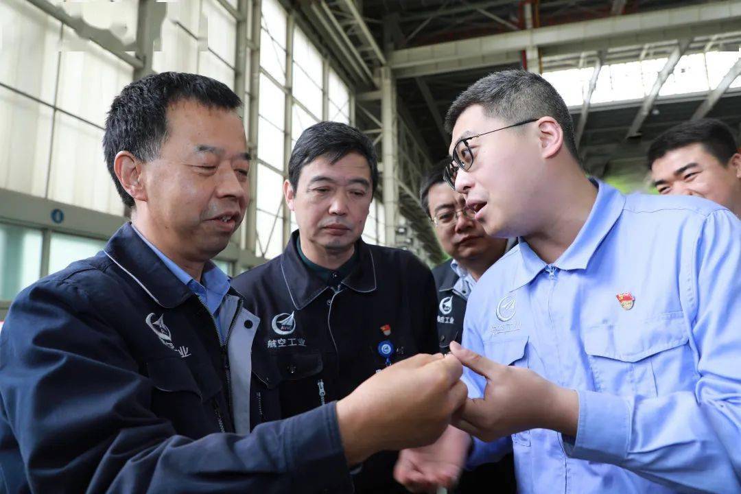 资讯速递公司领导慰问五一假期坚守岗位的干部职工