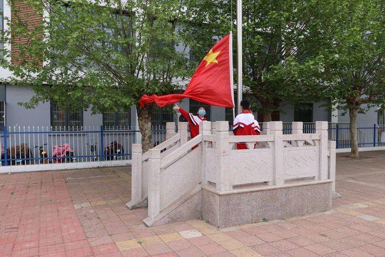 莒县三中小学部举行庆五一劳动节活动